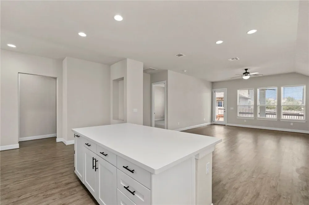 6533 Crockett Schertz, TX 78108