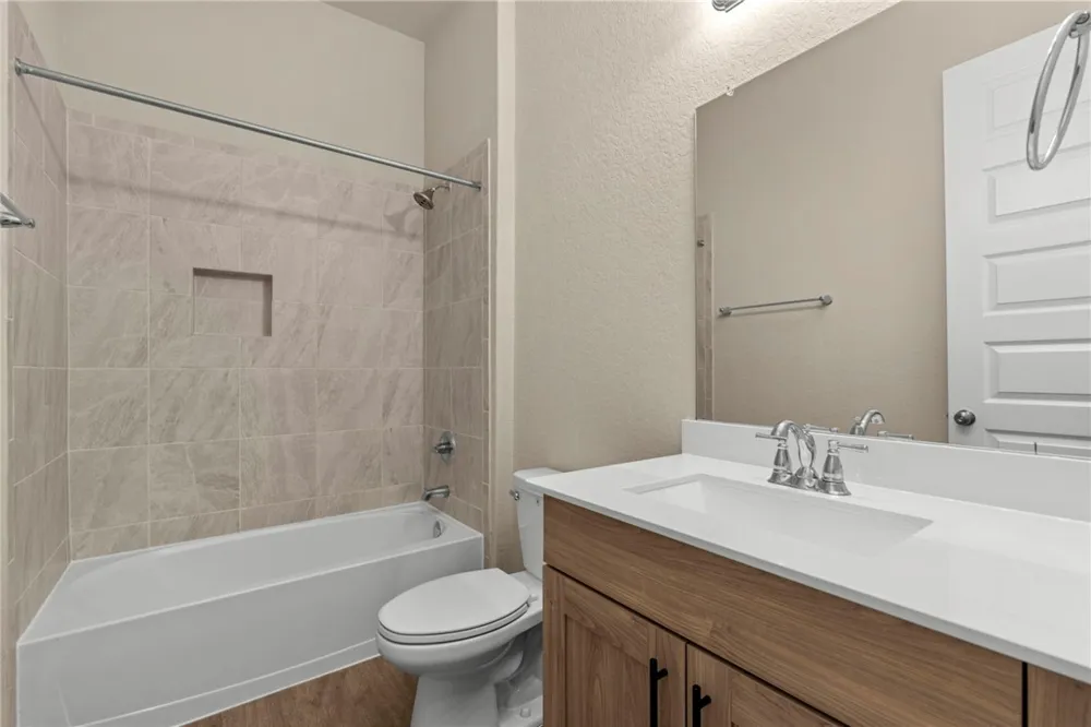 6533 Crockett Schertz, TX 78108