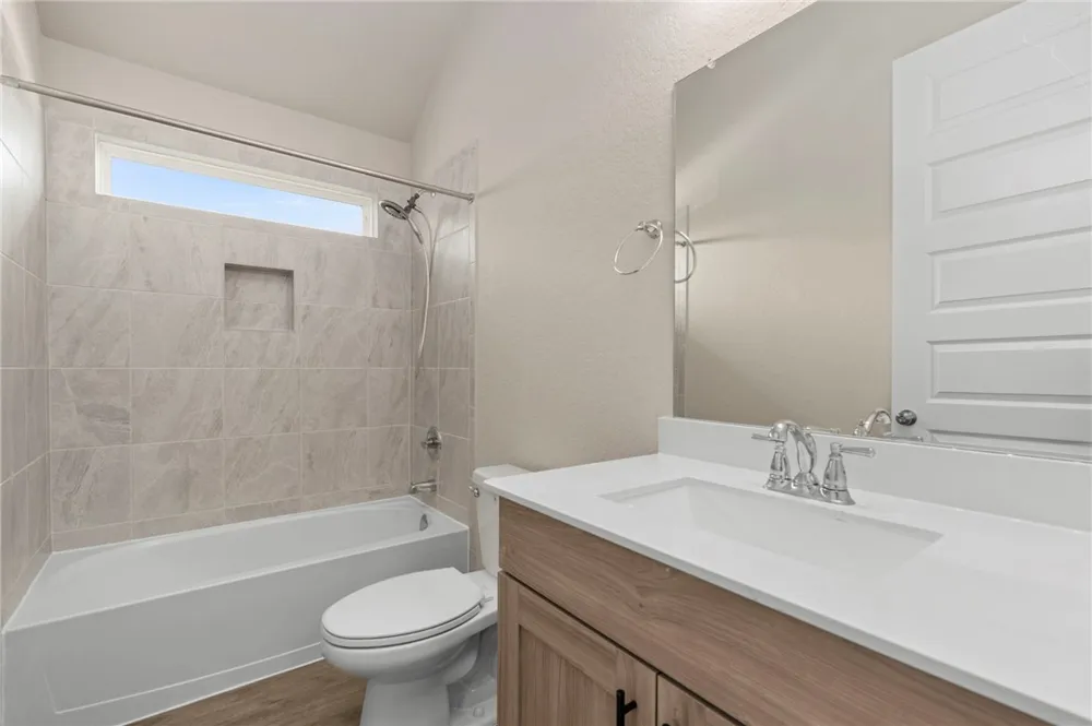 6533 Crockett Schertz, TX 78108