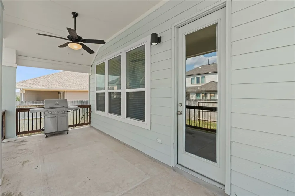 6533 Crockett Schertz, TX 78108
