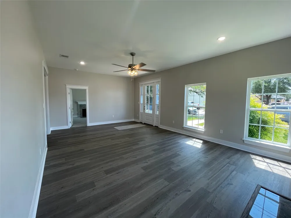 201 E 6th Street Lampasas, TX 76550