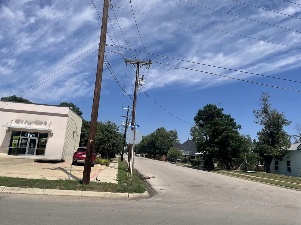 201 E 6th Street Lampasas, TX 76550