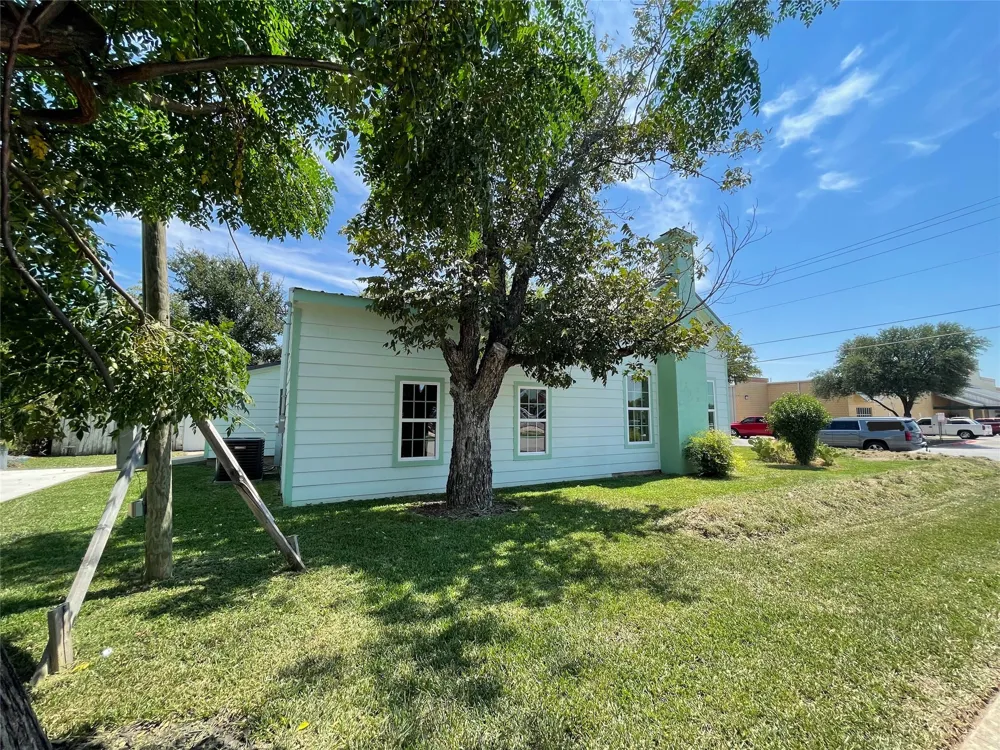 201 E 6th Street Lampasas, TX 76550