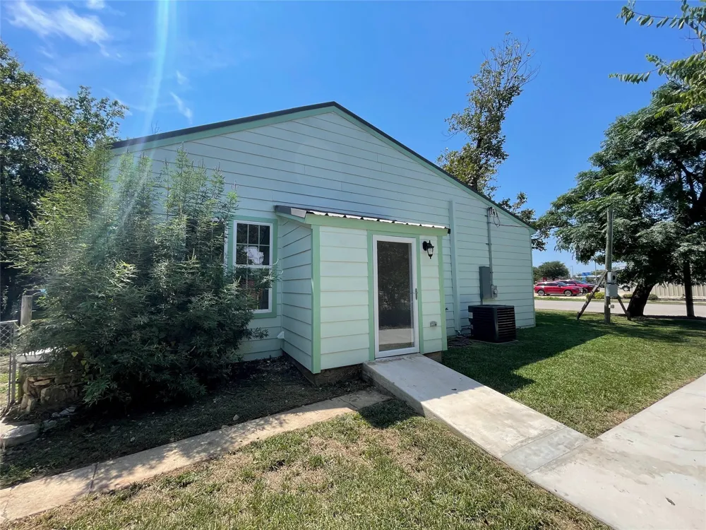 201 E 6th Street Lampasas, TX 76550