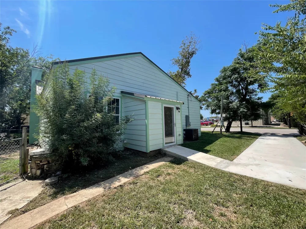 201 E 6th Street Lampasas, TX 76550