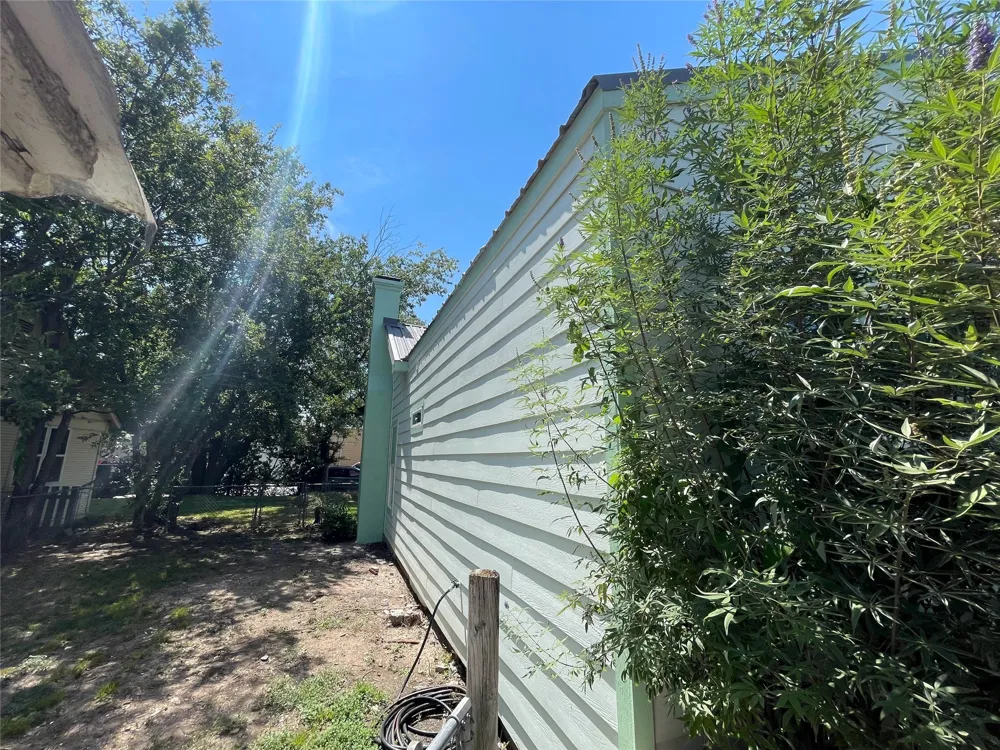 201 E 6th Street Lampasas, TX 76550