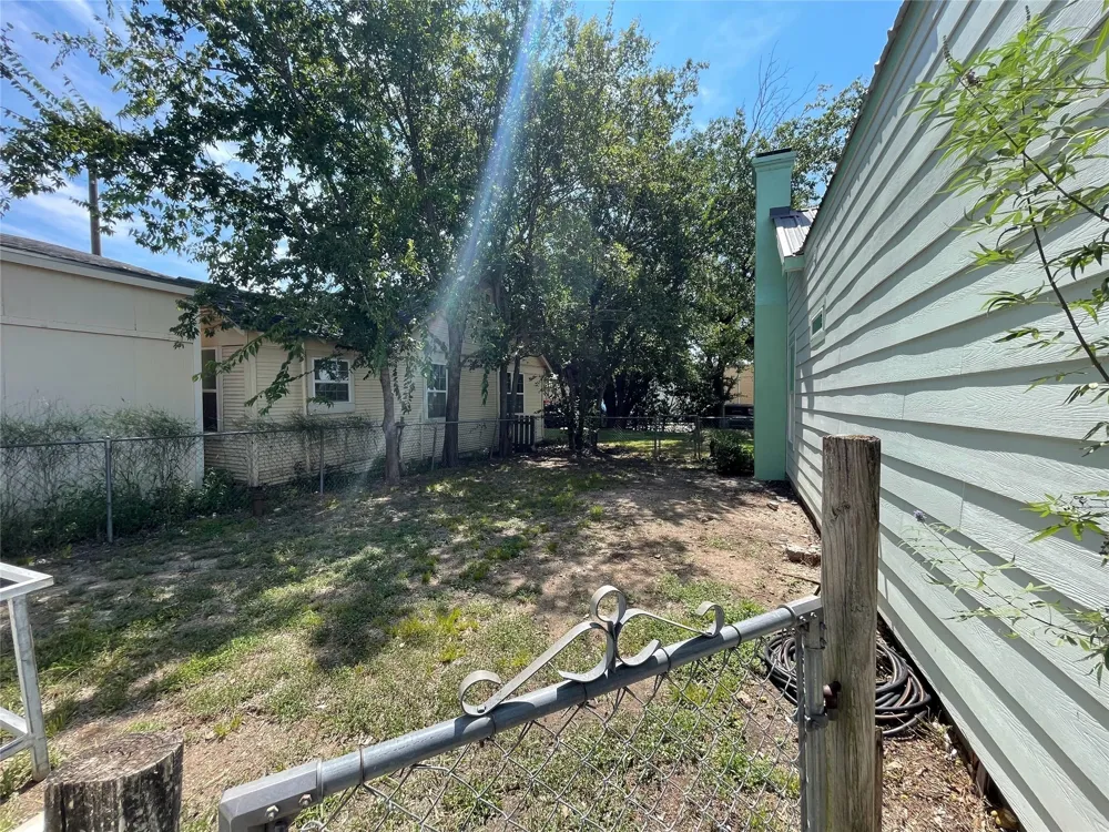 201 E 6th Street Lampasas, TX 76550
