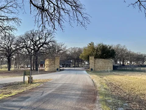 229 W Bluff Lane