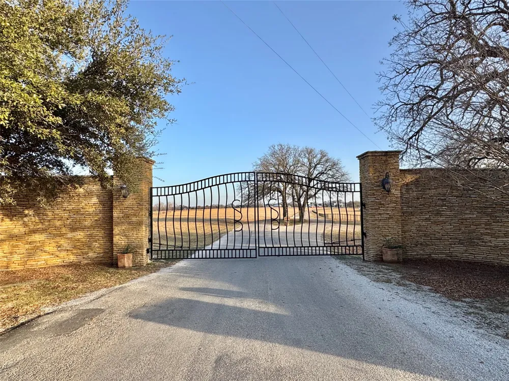 229 W Bluff Lane Millsap, TX 76066