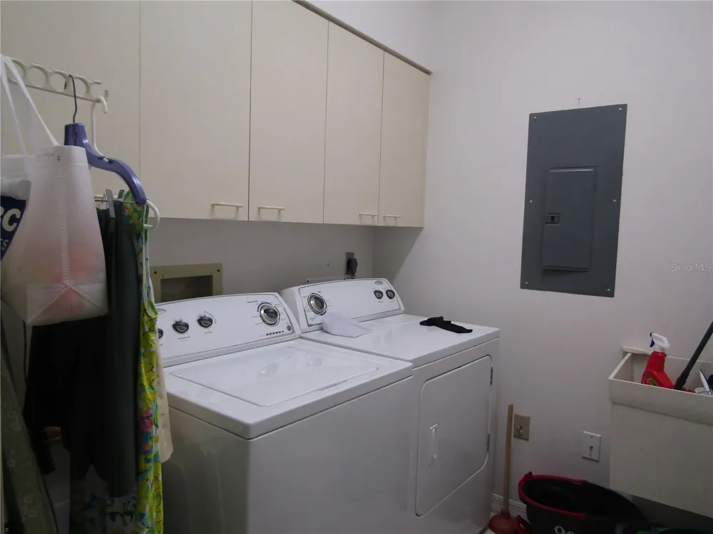 3881 CHATSWORTH GREENE COURT #20 Sarasota, FL 34235