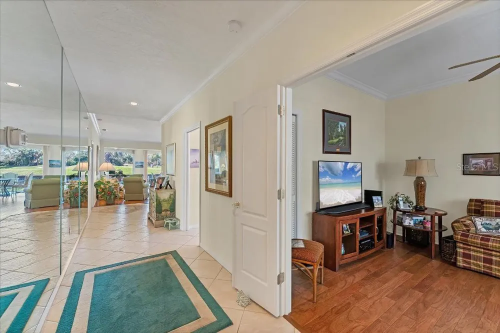 3881 CHATSWORTH GREENE COURT #20 Sarasota, FL 34235