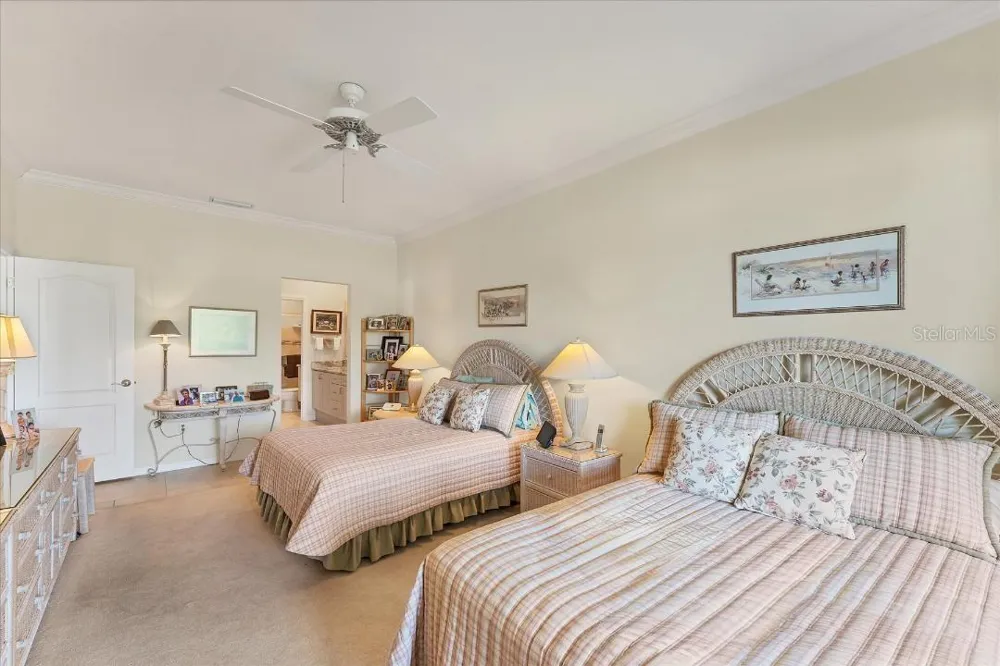 3881 CHATSWORTH GREENE COURT #20 Sarasota, FL 34235