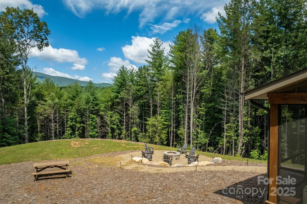 1370 Saylor Way #8 Nebo, NC 28761