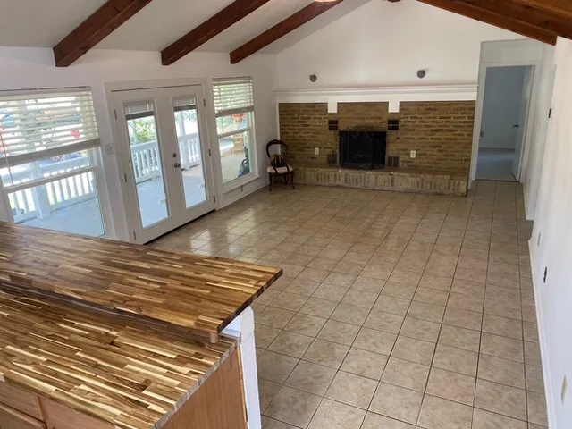 403 Kruse Loop Lakehills, TX 78063