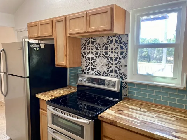 403 Kruse Loop Lakehills, TX 78063