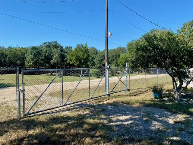 403 Kruse Loop Lakehills, TX 78063