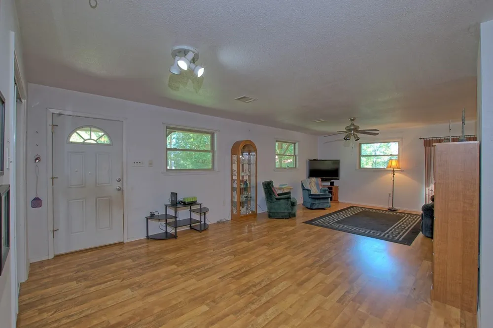 360 Oakhill Road Hemphill, TX 75948