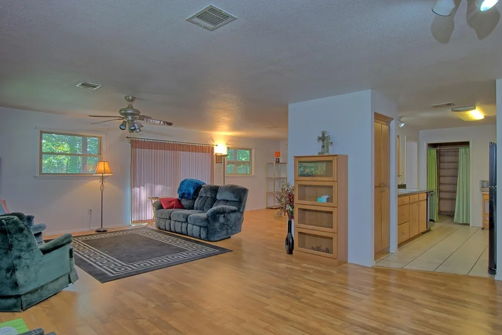 360 Oakhill Road Hemphill, TX 75948