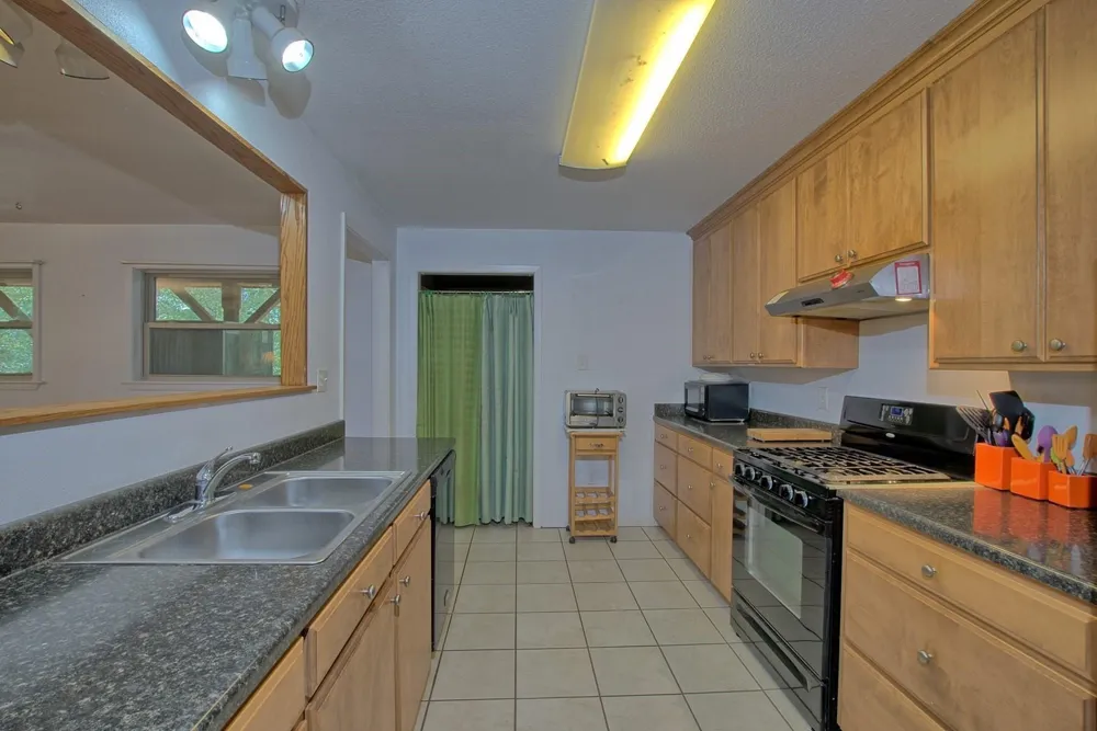 360 Oakhill Road Hemphill, TX 75948
