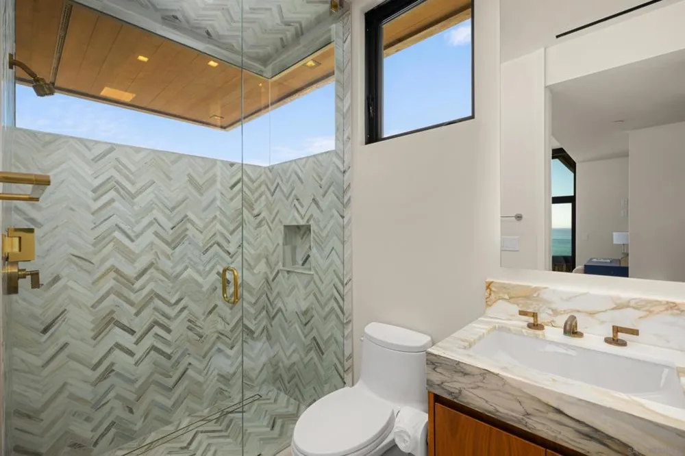 516 Stratford Del Mar, CA 92014