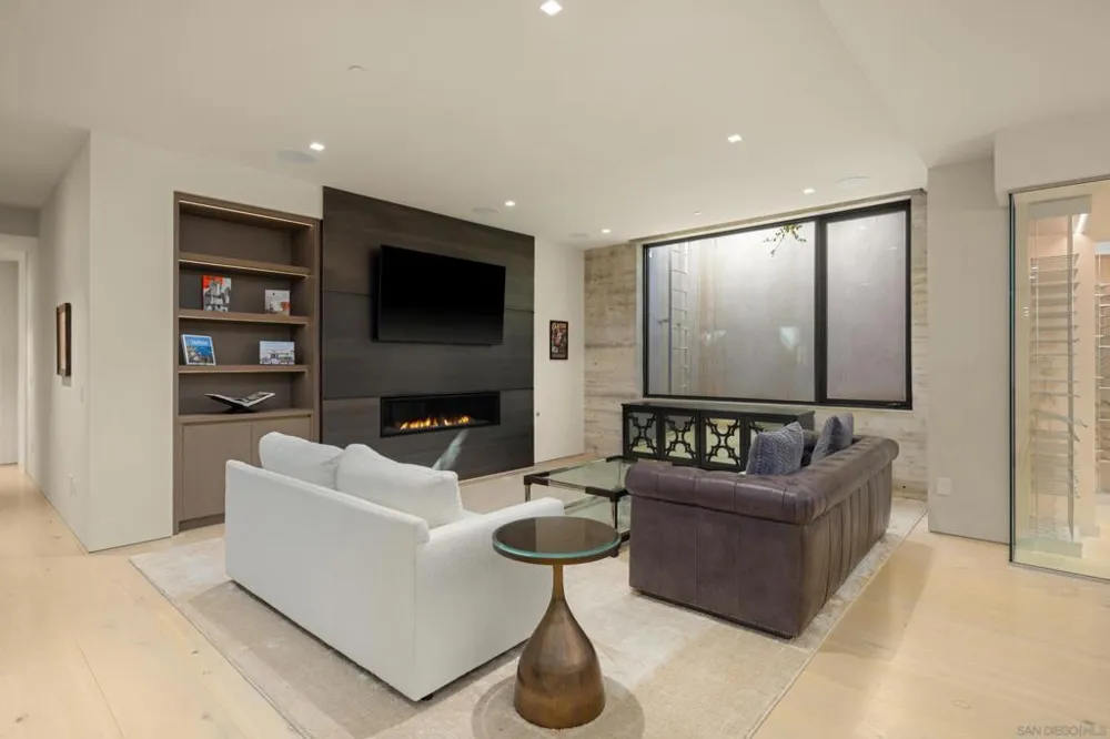516 Stratford Del Mar, CA 92014