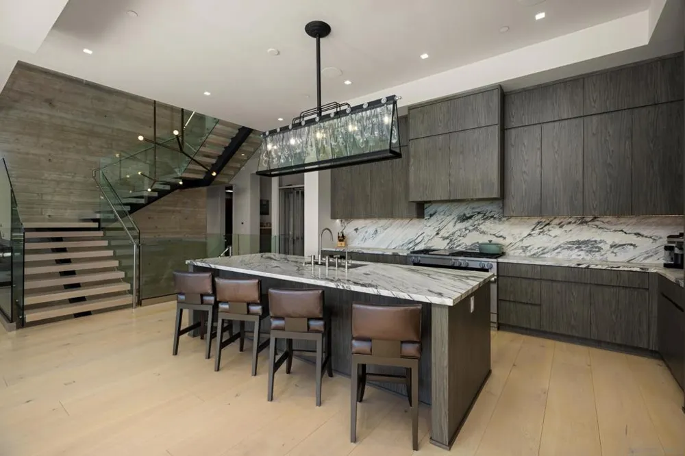516 Stratford Del Mar, CA 92014