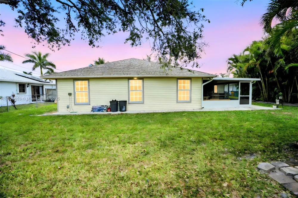 2304 SE 8TH TER Cape Coral, FL 33990