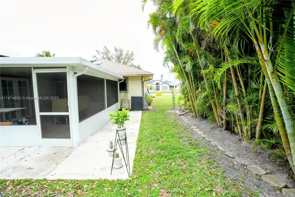 2304 SE 8TH TER Cape Coral, FL 33990