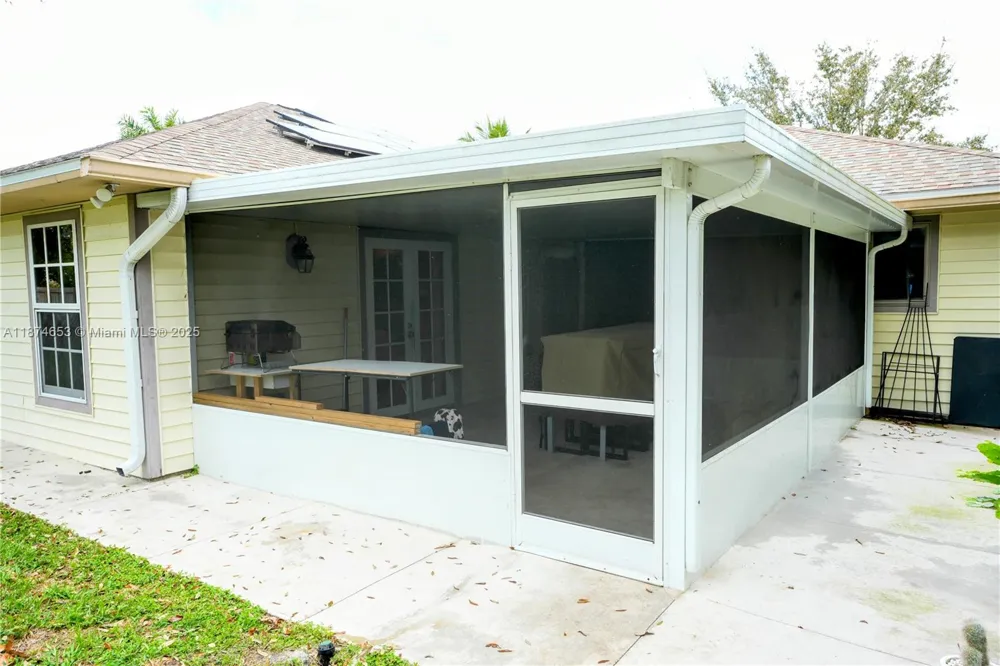 2304 SE 8TH TER Cape Coral, FL 33990