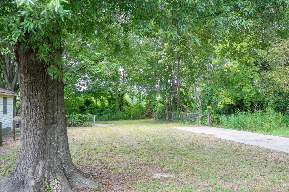1609 Plum Texarkana, TX 75501