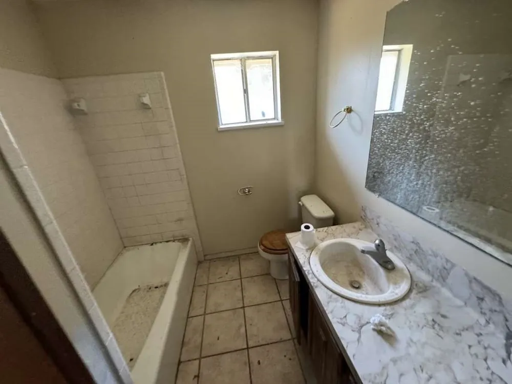 5996 Yucca Beeville, TX 78102