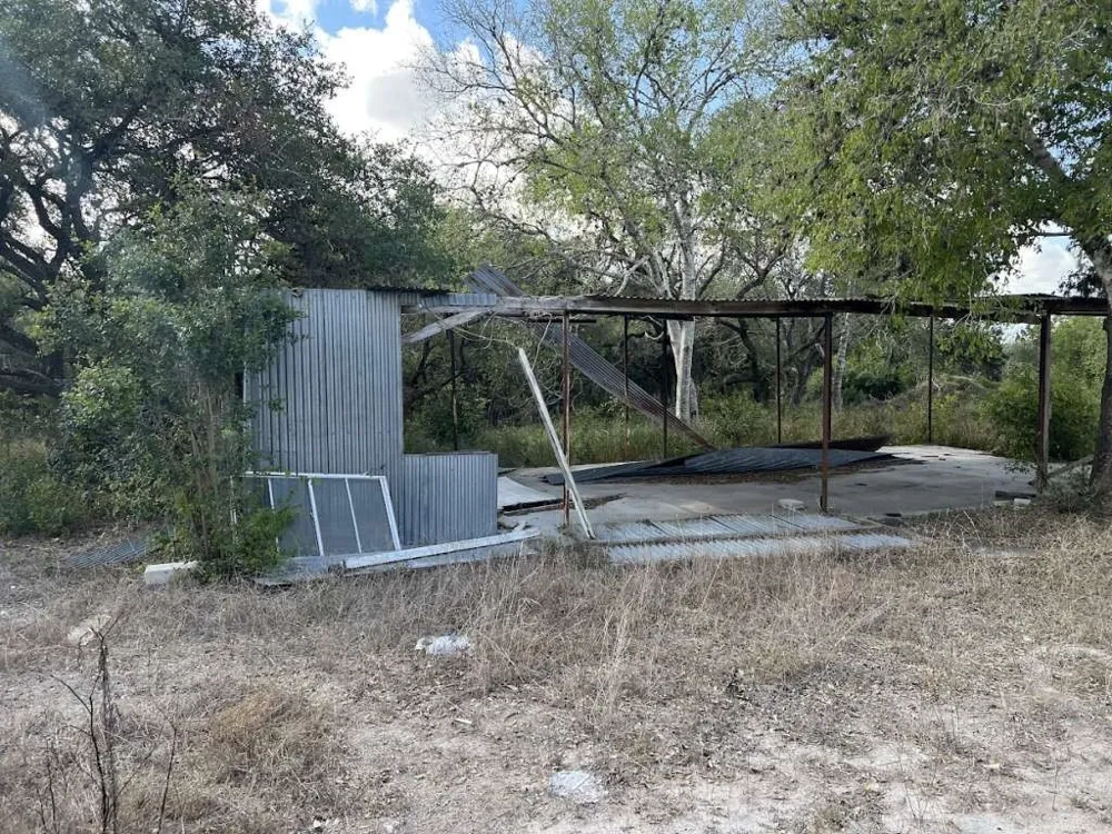 5996 Yucca Beeville, TX 78102