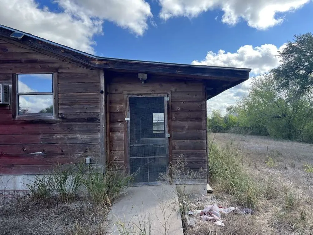 5996 Yucca Beeville, TX 78102