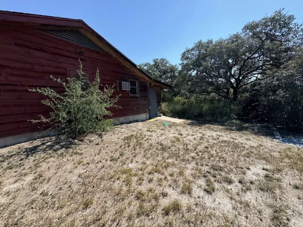 5996 Yucca Beeville, TX 78102