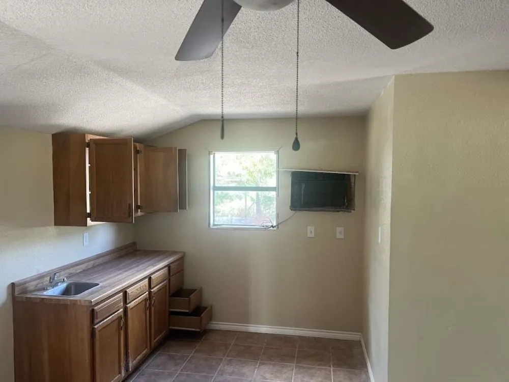 5996 Yucca Beeville, TX 78102