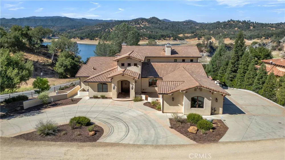 8820 Cantinas Point Bradley, CA 93426