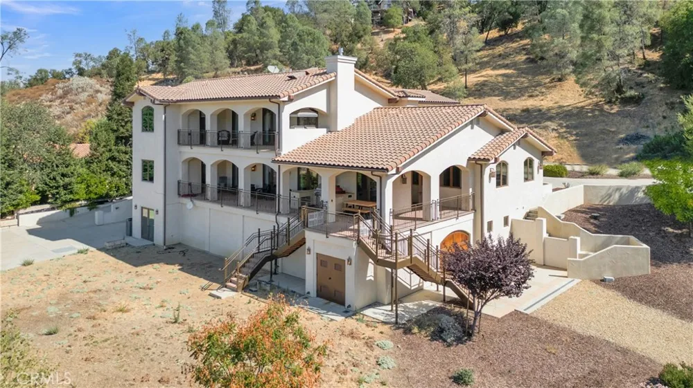 8820 Cantinas Point Bradley, CA 93426