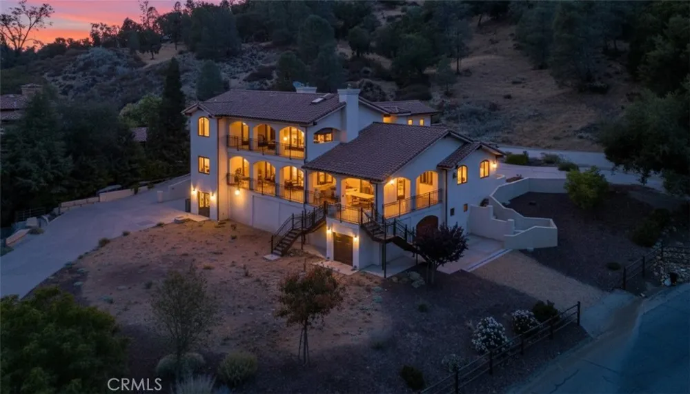 8820 Cantinas Point Bradley, CA 93426