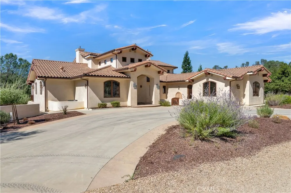 8820 Cantinas Point Bradley, CA 93426