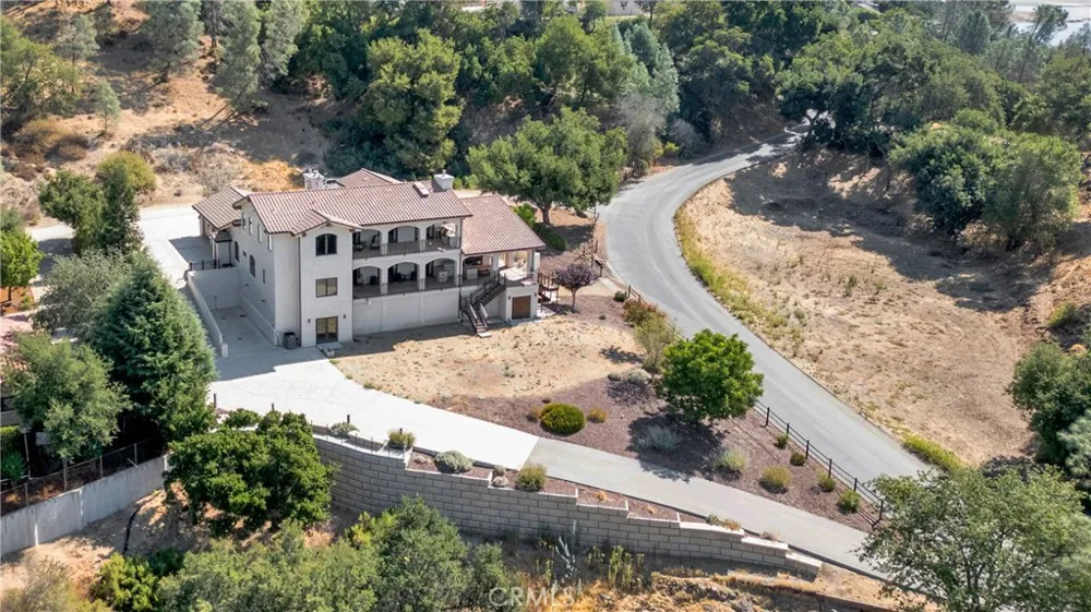 8820 Cantinas Point Bradley, CA 93426