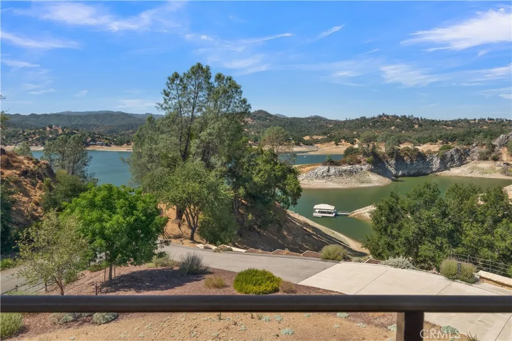 8820 Cantinas Point Bradley, CA 93426