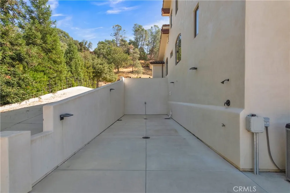 8820 Cantinas Point Bradley, CA 93426