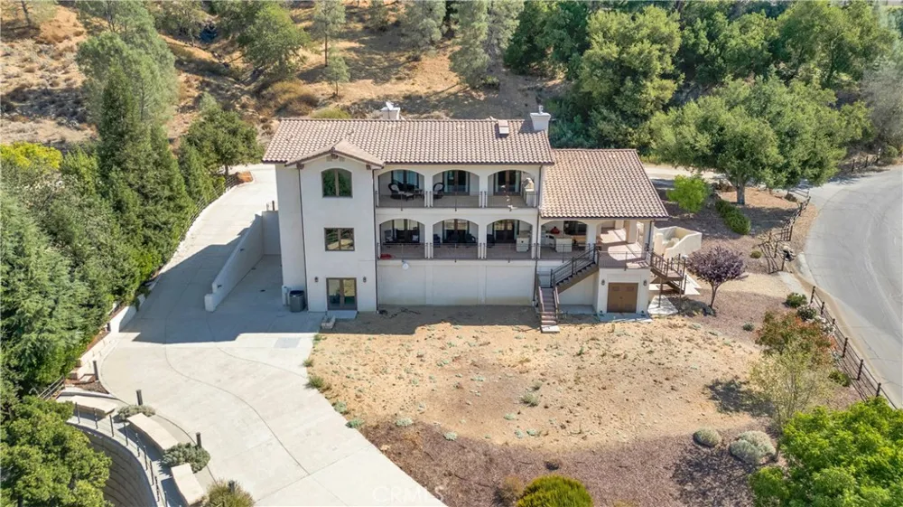 8820 Cantinas Point Bradley, CA 93426