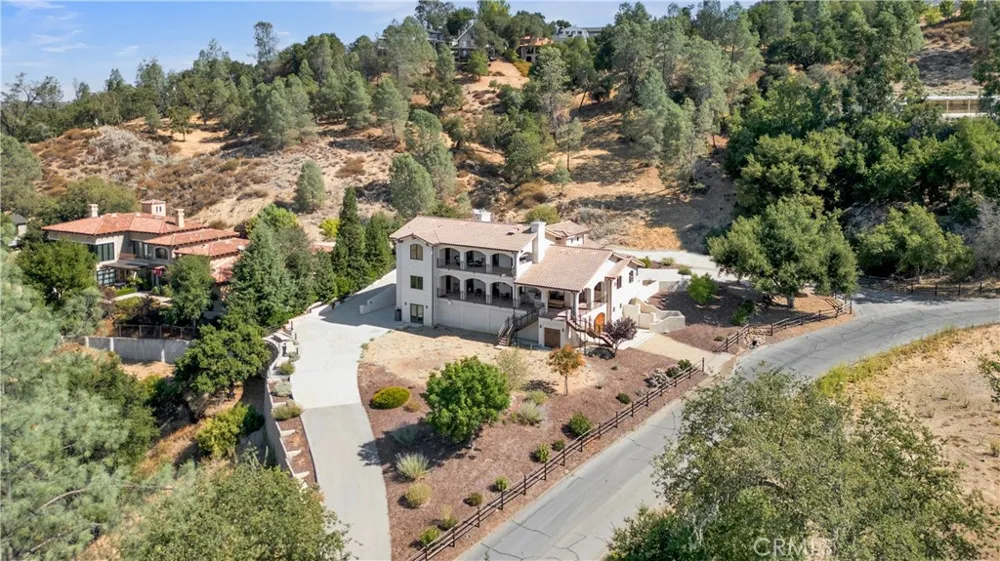 8820 Cantinas Point Bradley, CA 93426