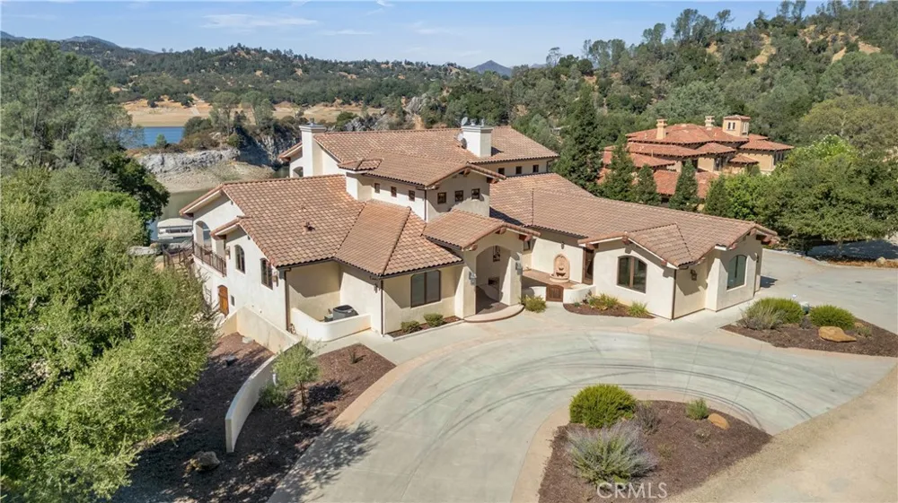 8820 Cantinas Point Bradley, CA 93426
