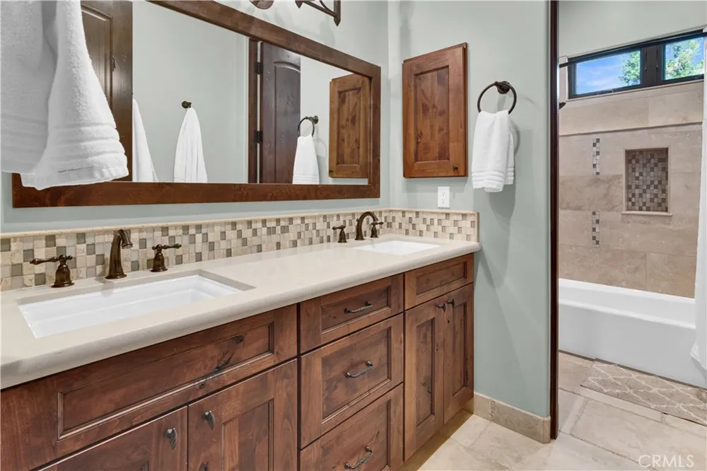8820 Cantinas Point Bradley, CA 93426