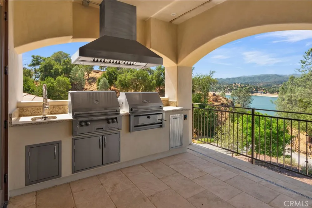 8820 Cantinas Point Bradley, CA 93426