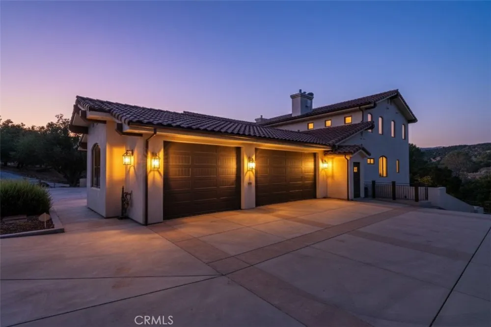 8820 Cantinas Point Bradley, CA 93426