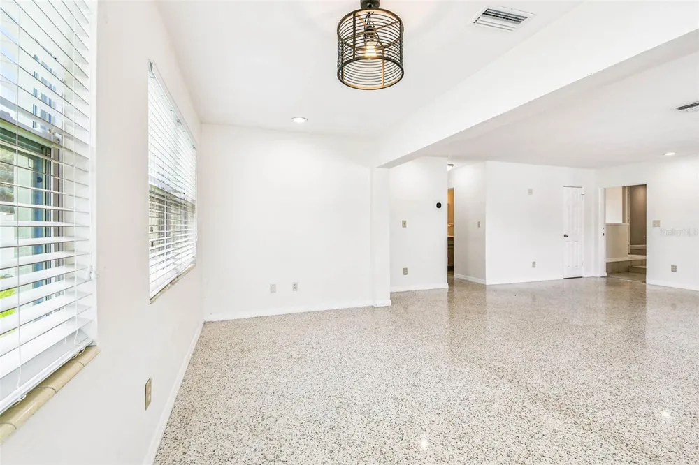 1101 81ST AVENUE St Petersburg, FL 33702