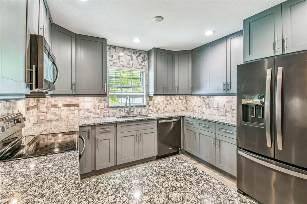 1101 81ST AVENUE St Petersburg, FL 33702